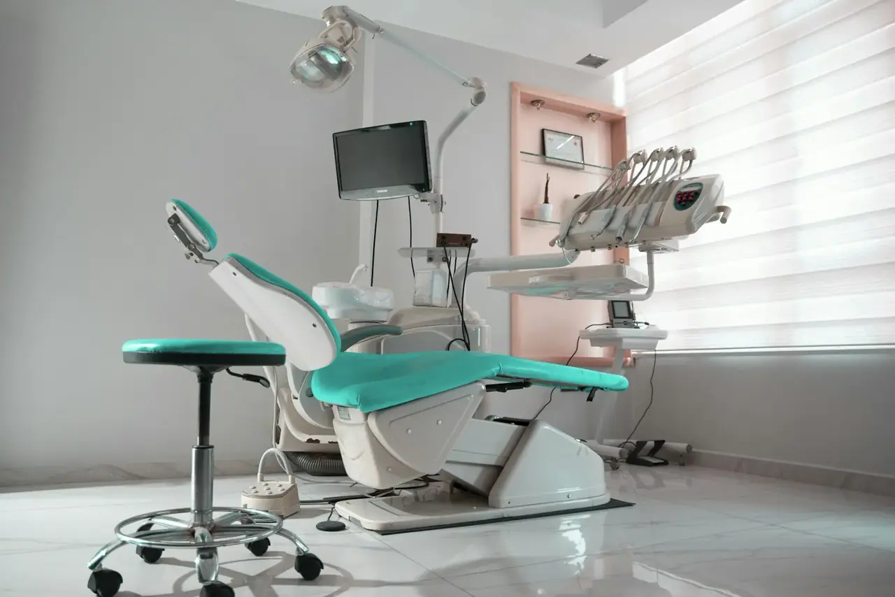 Por Que Sua Campanha de Google Ads para Dentista Atrai Só Quem Quer Limpeza Barata (e Como Resolver)