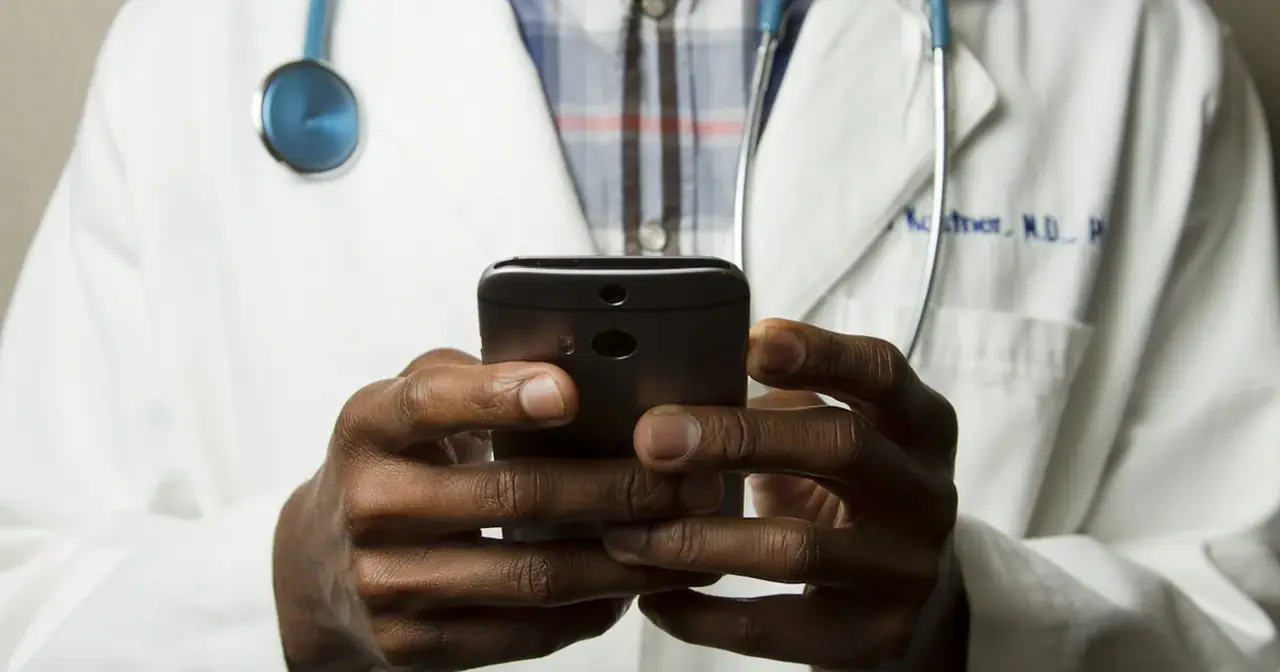 Google Ads para Clínica que Tomou Suspensão: Como Identificar o Motivo e Voltar