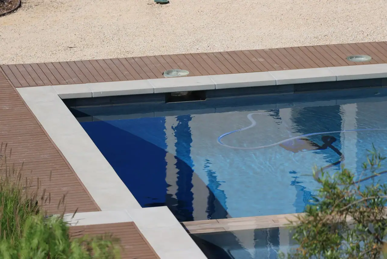 Google Ads para Empresa de Piscinas na Grande São Paulo: Por Que Separar a Campanha por Cidade